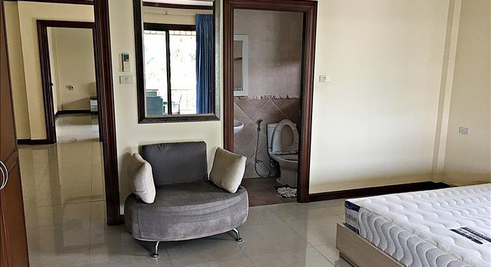 Beautiful 2-storey House with Pool Pattaya Thani, Bang Lamung, Chonburi